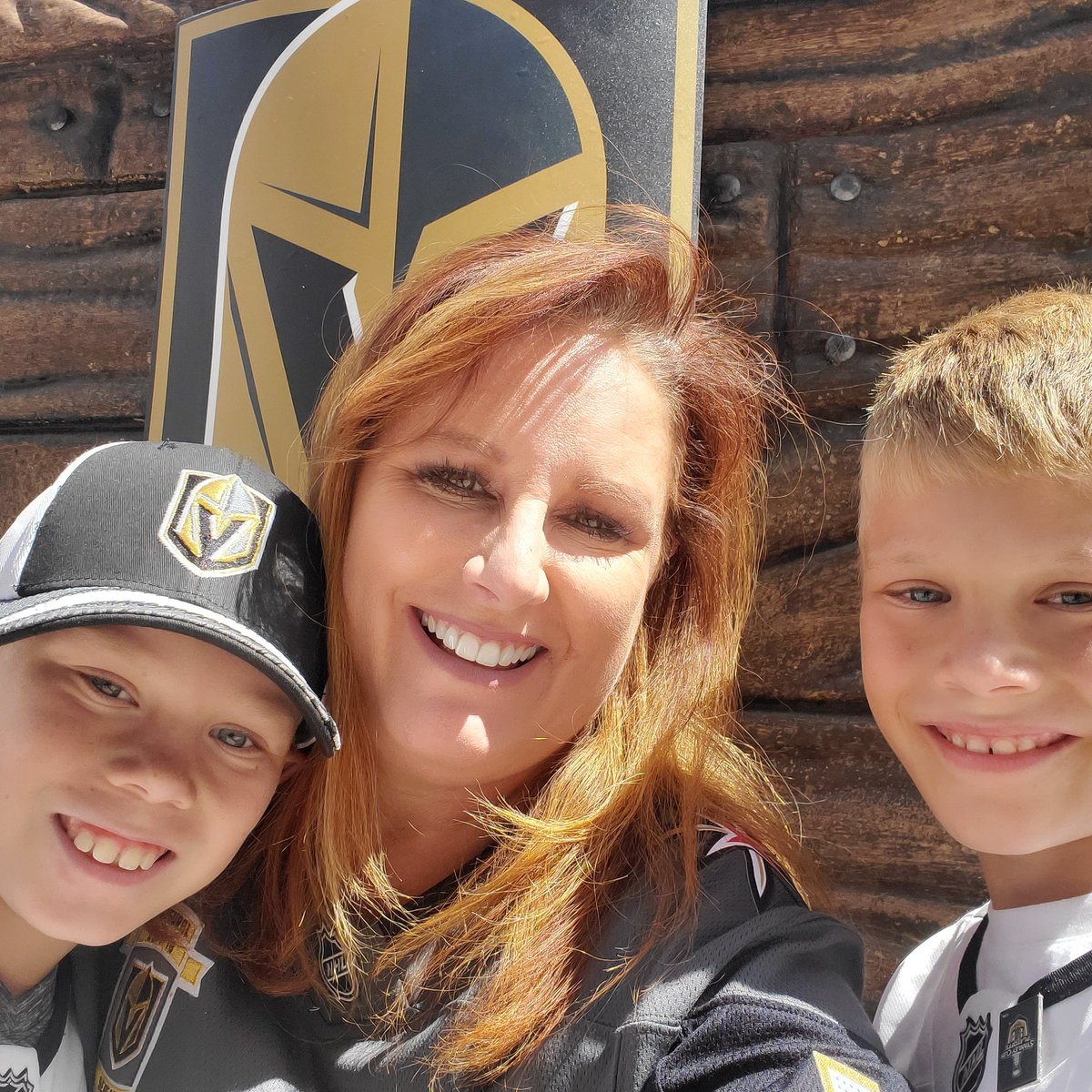roxmcdaris's tweet photo. Knight time with my 2 princes!!  #VegasBorn @GoldenKnights https://t.co/5oxhwUYteA