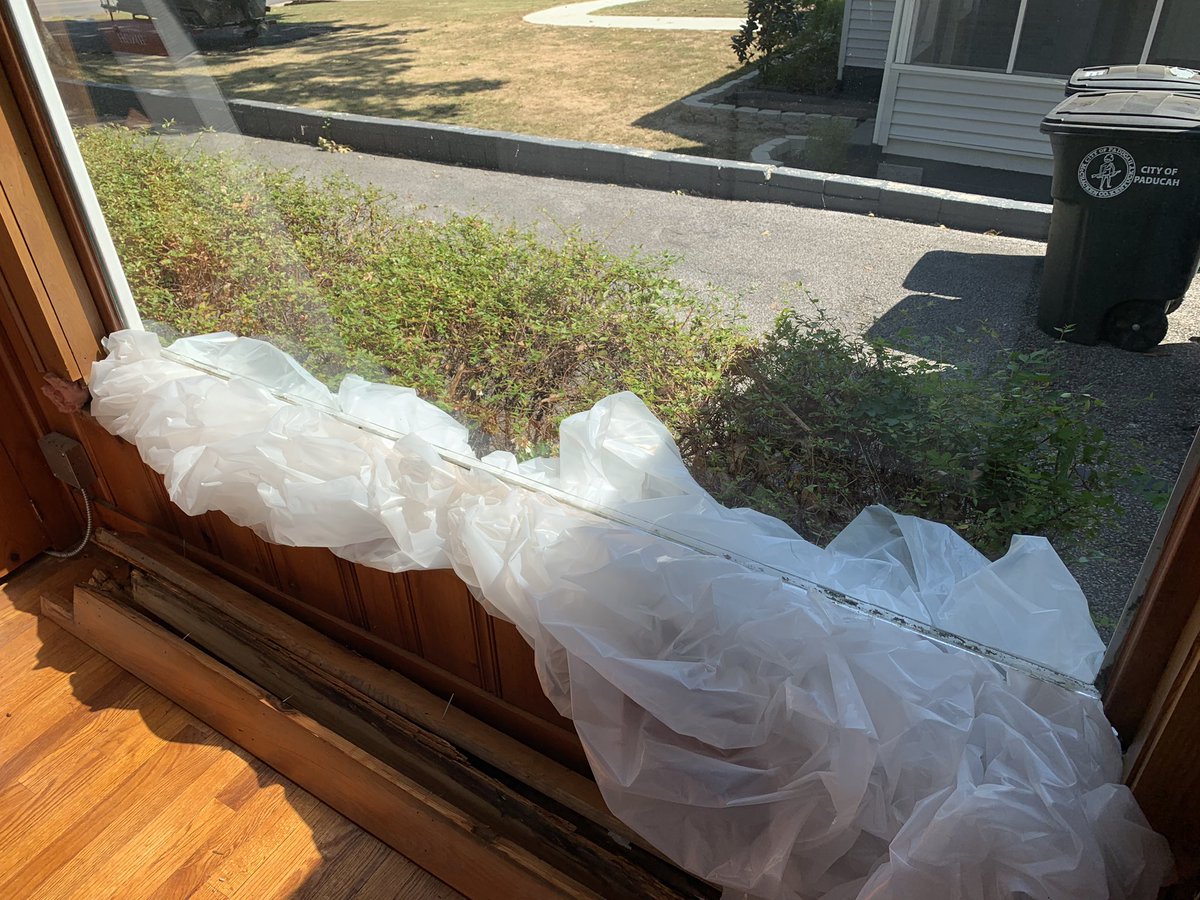 mmadison996's tweet photo. When you are working on one project and then another thing in your house comes apart. #RemodelProblems #OldHouses #DecayedWood #WindowFrames https://t.co/7GIPDgOLX7