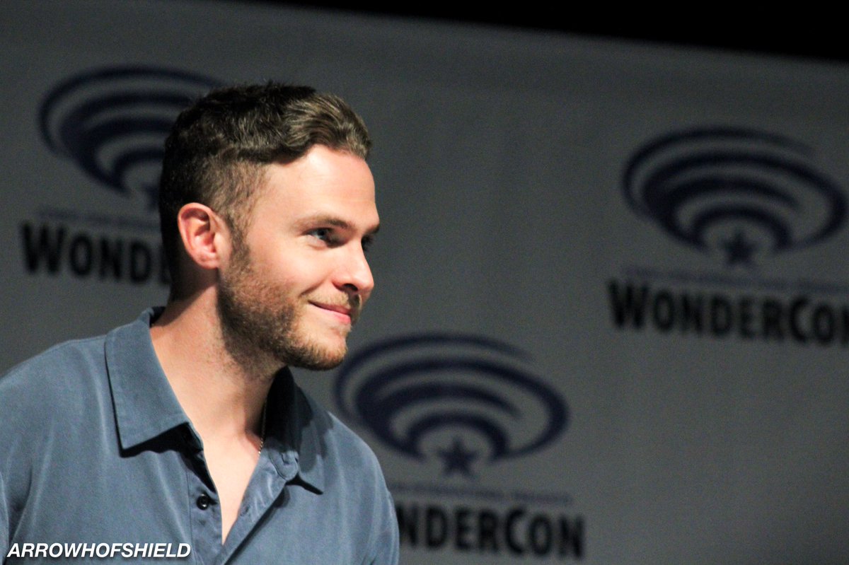 arrowhofshield's tweet photo. Next up #Wondercon2017 (Iβll come back to SDCC 2016 in a bit)
In an attempt to counteract the camera shake I decided to up the ISO, although it helped it also gave me grainy photos.
I suppose you could say I won this battle, but sacrifices were made https://t.co/kUN07Pc5s1