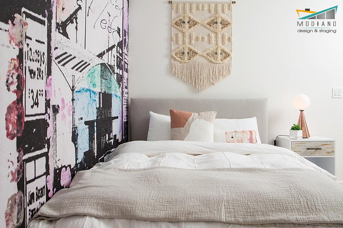 ModianoDesign's tweet photo. We love a statement wallpaper. Fun colors and designs make this entire room a conversation piece. Check out the cool lighting from @wayfair. What’s your favorite part of this room? #StagedByModiano #HomeRenovation
Wallpaper mural: @MuralsYourWay https://t.co/DHwM3kdi6Q