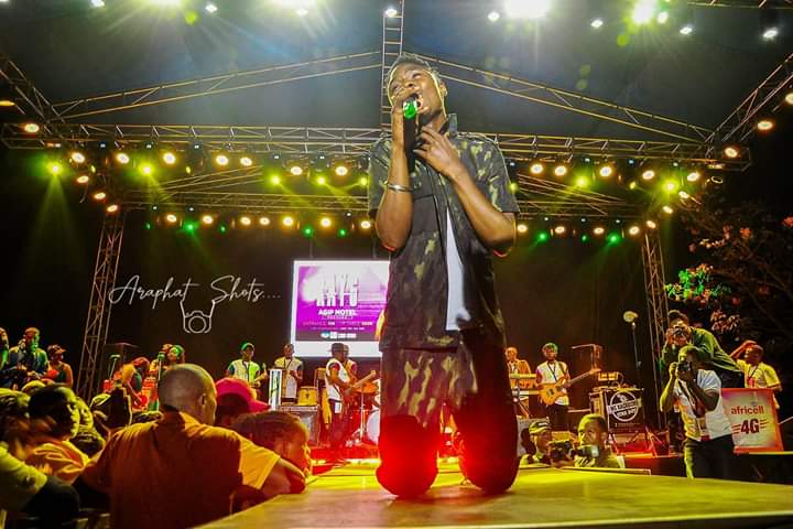 eddiespikaagaba's tweet photo. In the history, No Ugandan Artist has ever filled up Agip Motel, numbers don't lie en thanks everyone for the luv en support, thank u @CapitalFMUganda, @africellUG for sponsorship & supporting our hommie @Ray_G_official #RaygLive19, Thank u team @spekeevents https://t.co/kJuwSRrPUo