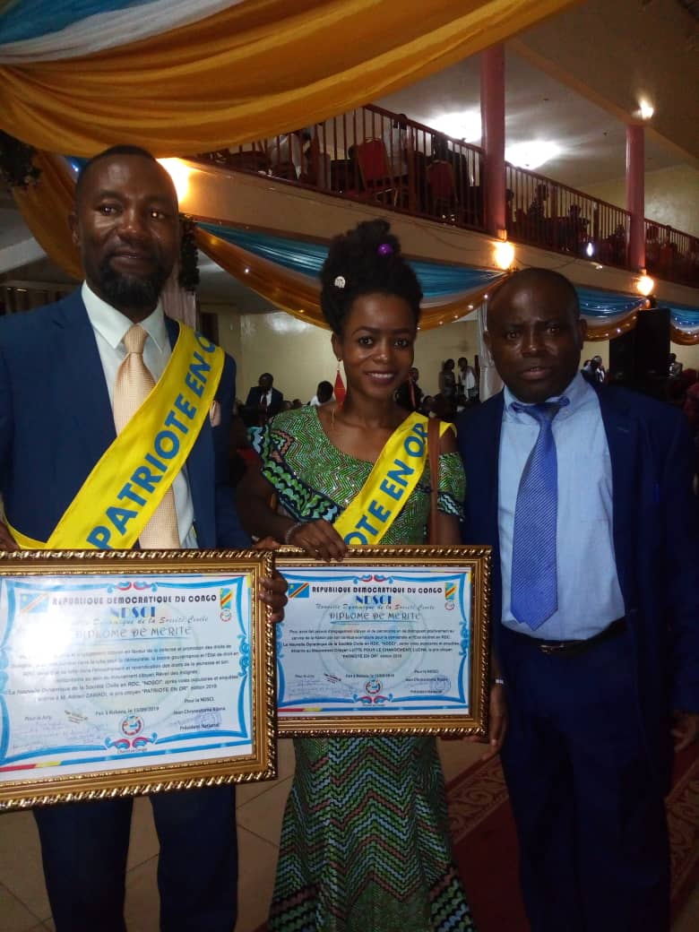 MaroyGrace's tweet photo. #Bukavu: la @luchaRDC a été à l'honneur, a reçu 3 prix décernés par la @ndsciRDC 
Un pour @ImmorteLuc à titre posthume, l'autre pour #BindjaYalala jeune active et en fin pour la @luchaRDC bonne gouvernance et démocratie que nous avions eu honneur de recevoir au nom du mouvement. https://t.co/dnCF3J1X8O