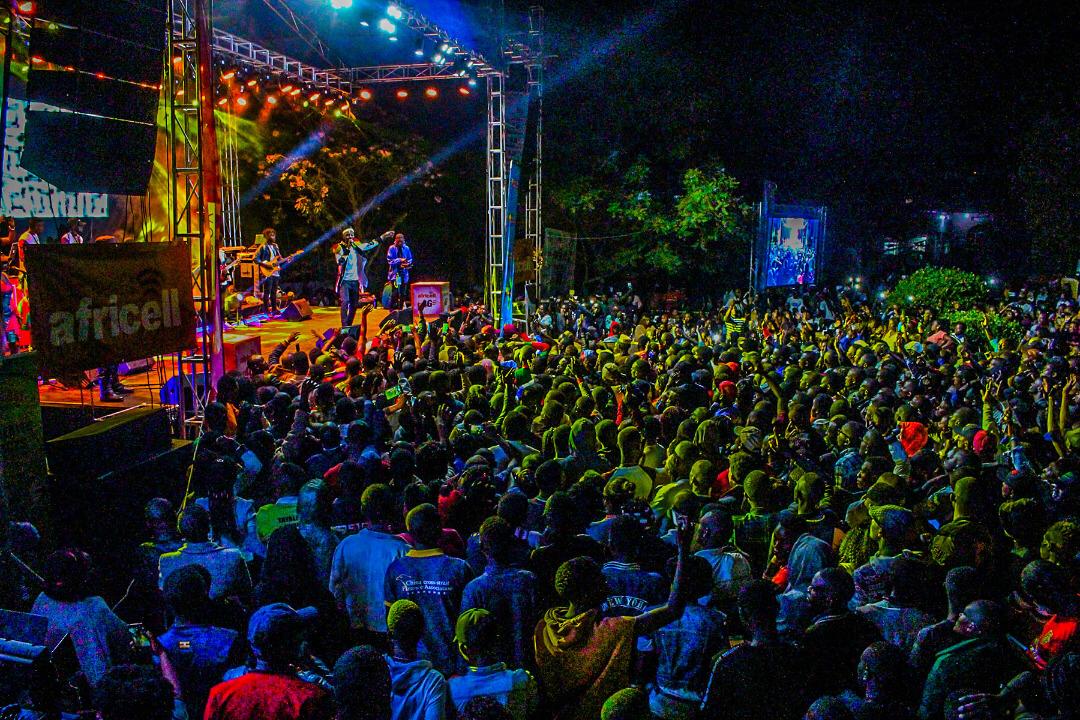 eddiespikaagaba's tweet photo. In the history, No Ugandan Artist has ever filled up Agip Motel, numbers don't lie en thanks everyone for the luv en support, thank u @CapitalFMUganda, @africellUG for sponsorship & supporting our hommie @Ray_G_official #RaygLive19, Thank u team @spekeevents https://t.co/kJuwSRrPUo