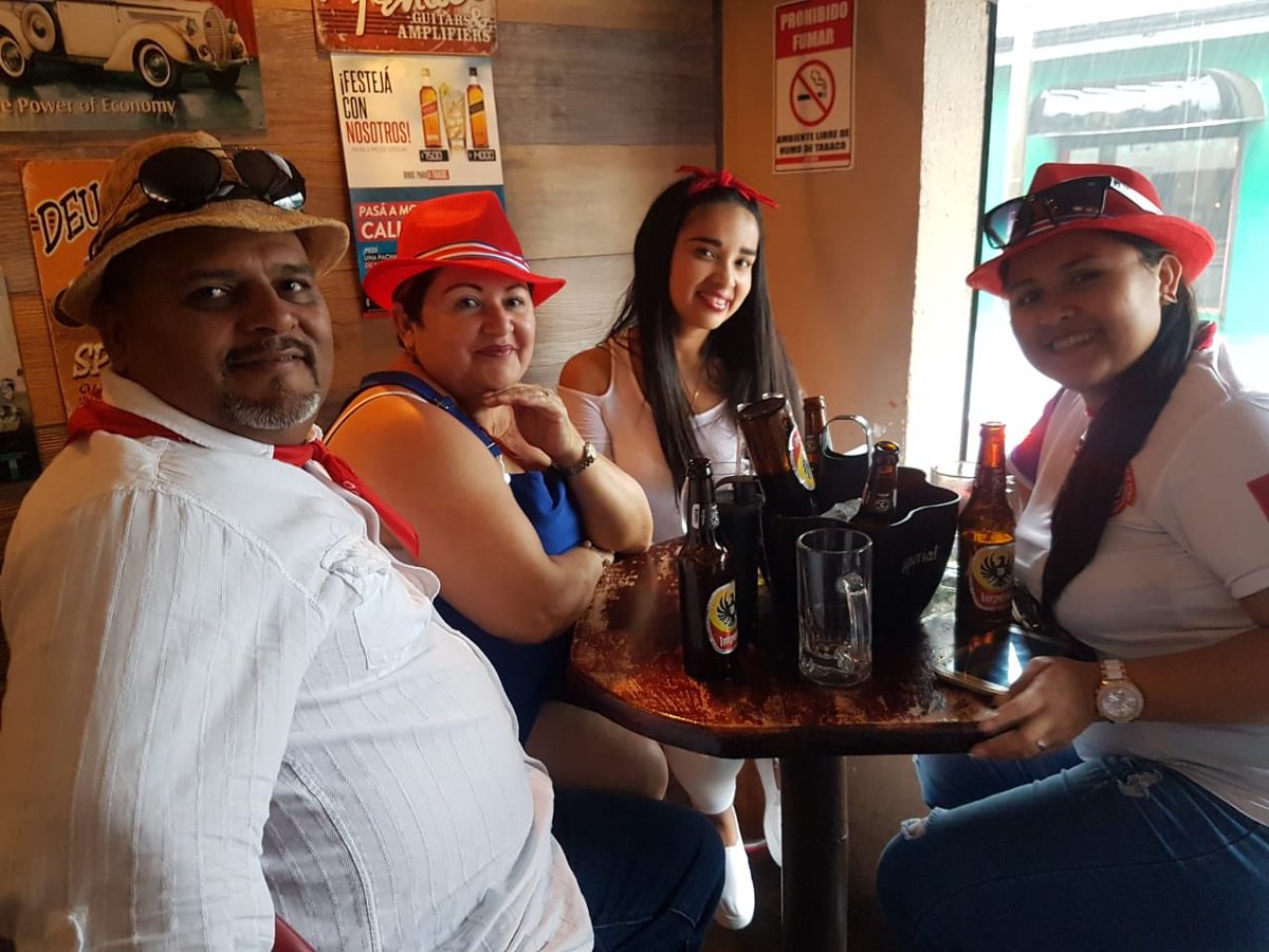 CarambaTaberna's tweet photo. Con un fervor #patriótico https://t.co/m2jid03iIG