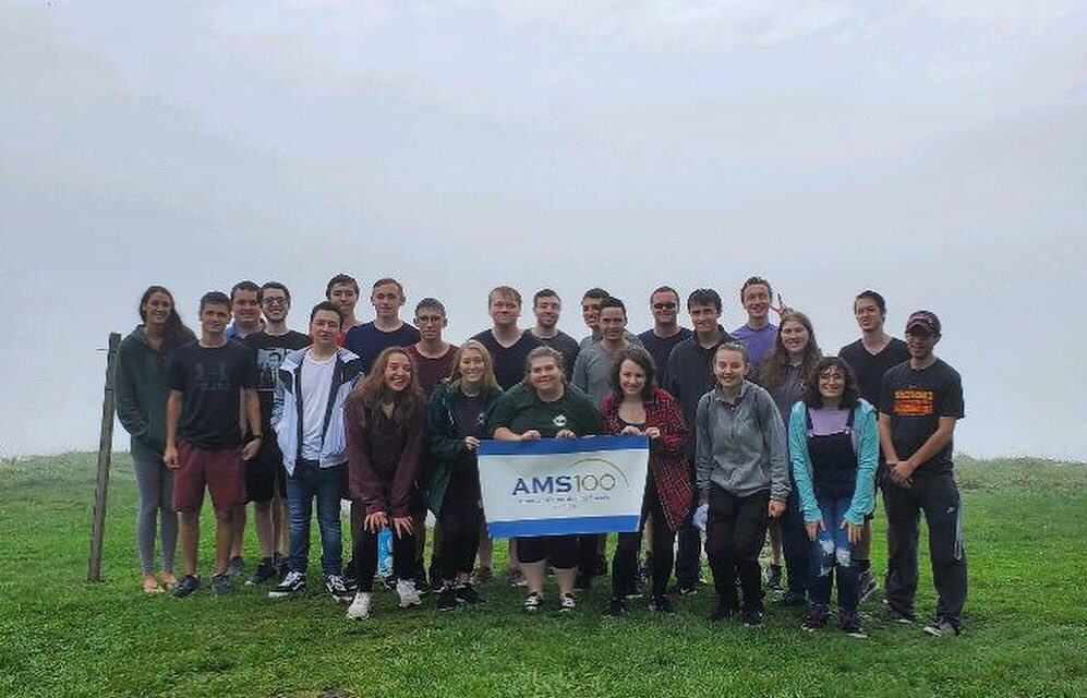 osscams's tweet photo. Successful picnic at Chimney Bluffs today! Despite the rain and the fog, we had good food, good company, and a good time. Thanks for all who came!
🌧☔️🍔🌭
•
#rain #weather #osscams #lake #sunyoswego #grillmasterliam https://t.co/fHfBLqO1Ij