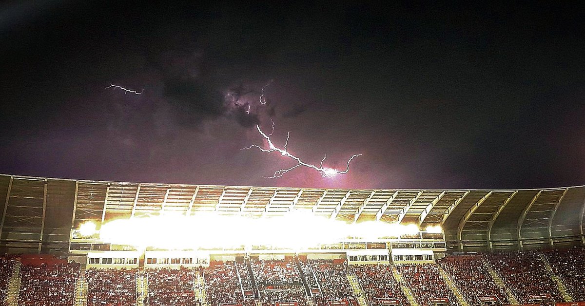 manel_garca's tweet photo. #lightningcamera https://t.co/OEc0niRh8l