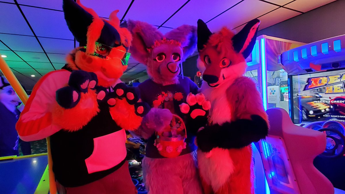 LuvelyLavender's tweet photo. Had an amazing time at @PA_Furbowl last night. Saw some old friends, and even made some new friends. Over 120 attendees this time!

Thanks to @TrippWubb for the great photos~ https://t.co/XFJh1cbHgk
