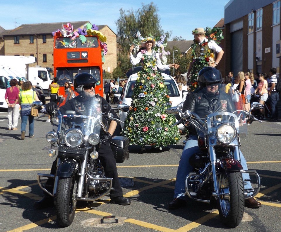 WestLondonMiddx's tweet photo. #PerivaleParade 2019 
The parade sets off along #BiltonRoad #Perivale
#PerivaleFair #PerivaleFayre
#Sunday 15th #September1st 
#Ealing https://t.co/ln5b9zvsI1