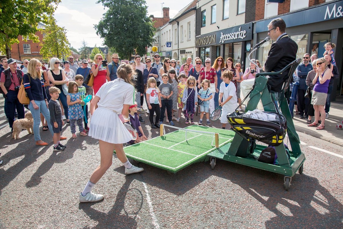 GreySnapper03's tweet photo. Some great street theatre at Market Harborough Arts Fresco  today. https://t.co/Se3tmy9z0F