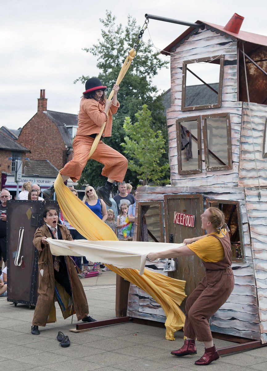 GreySnapper03's tweet photo. Some great street theatre at Market Harborough Arts Fresco  today. https://t.co/Se3tmy9z0F