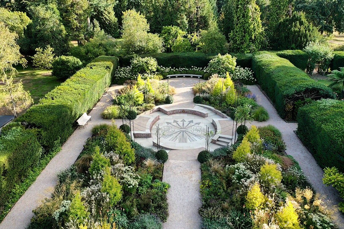 agiusml's tweet image. misty morning to sunny evening : the early autumn hues of the ginkgo &amp;amp; rhus are flirting with the change of seasons @exburygardens : #exbury100