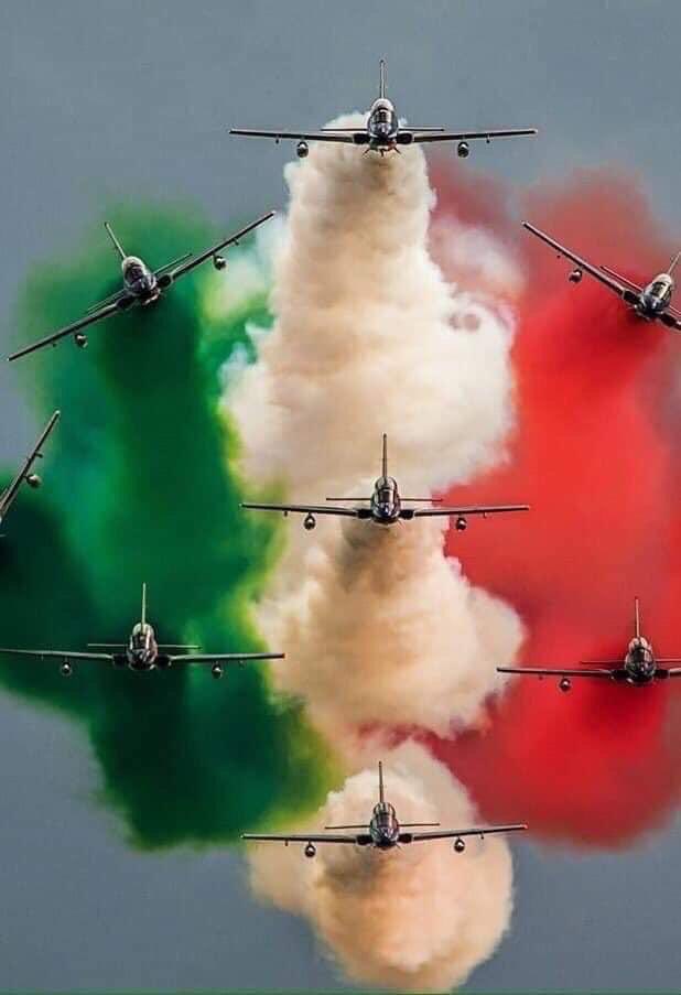 fabbiolaCastro's tweet image. #Celebr𝗔𝗠𝗟𝗢México
#VivaMexico 
🇲🇽🇲🇽🇲🇽