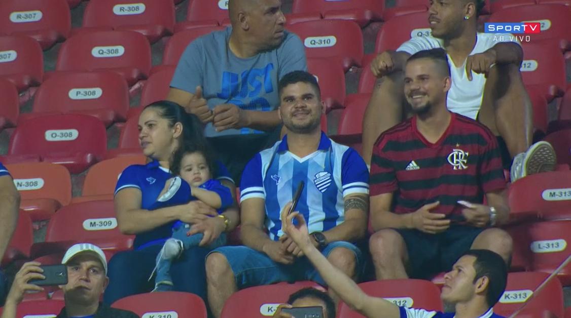 sportv's tweet photo. Quando a fase é boa aparece flamenguista até na torcida do CSA... 😂😅

Daqui a pouco começa São Paulo x CSA! Você acompanha no #PremierePlay. Assine já: https://t.co/BUzHxqXeeG

#SAOxCSA https://t.co/1QnOk9ieeA