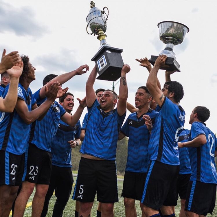 playcester's tweet photo. ¡TORO en su rodeo y TORAZO en ruedo ajeno! 🏆🥇Felicitaciones por esta nueva copa muchachos, que nunca pare 👏🏻🙌🏻🔵⚫️ https://t.co/tjCAi7OqqM
