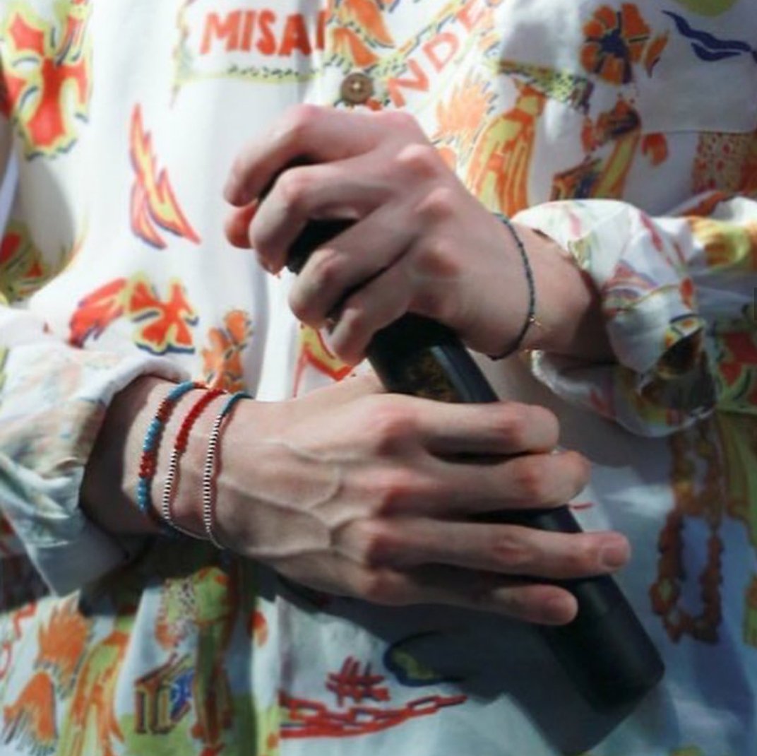 You know, someone once said & #39;the hand is the visible part of the brain& #39;*enter me salivating* clearly, the man is a genius. this WE BEEN KNEW!!!