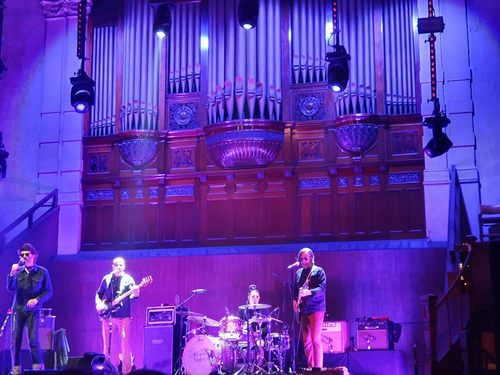 MarbleToMoon's tweet photo. Sunday night watching @THE_EELS play @Alberthallmcr
#livemusic
#nearlymonday
@JoBeeMcr https://t.co/7F4wWshfon