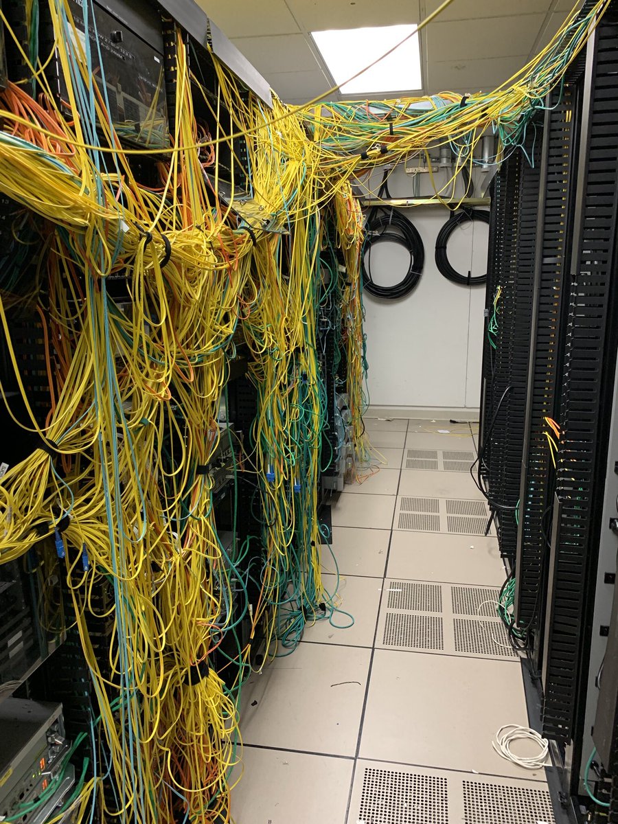 please, remove the cable that we have told. 😱