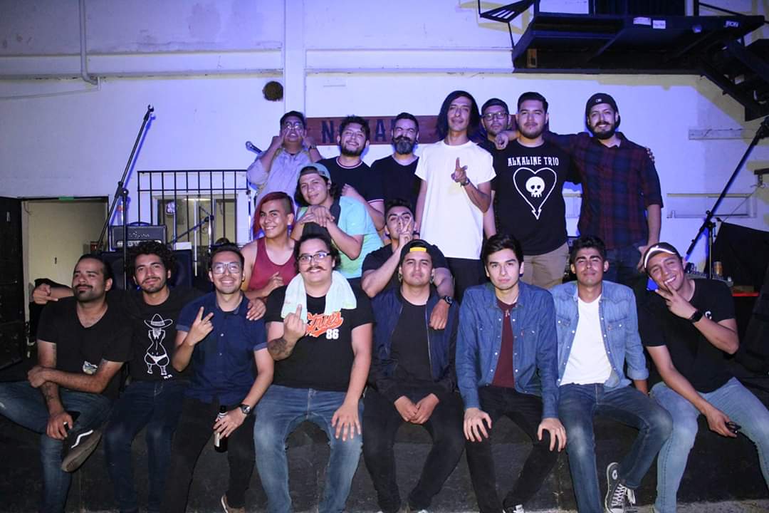 La familia baja pop punk ❤️

Que buen show en Tijuana con los carnalitos de <a href="/MxMatilda/">MATiLDA</a> 🙌