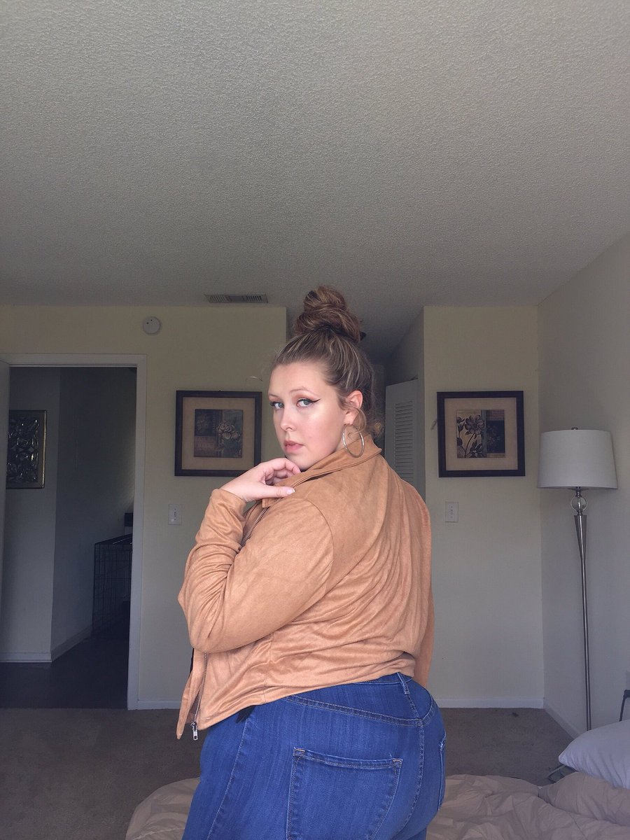 MyNamesNotLizzz's tweet photo. -This jacket from @YoinsCollection has me wishing it felt like pumpkin spice season in FL! This is the “plus size khaki asymmetrical zip placket jacket.” ☕️🎃 #YOINSPLUS #yoinscollection #styleandcurve #curvygirlfashion #fullfiguredfashion #plussizefashion #plussizeblogger #curv https://t.co/BaOtBV7adL
