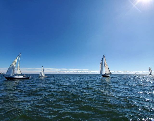 Sailboat Race! #sundaySailing #NewHavenYachtClub #SAIL #goneSailing #sailboatRacing #NewHaven #NewHavenHarbor @ayearinthesound #SundayFunday #onTheWater ⛵️ 🌊 ⚓️ ift.tt/2Ak7iqX