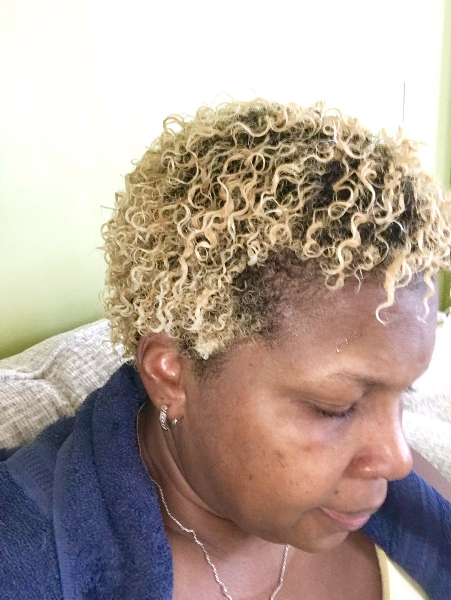 NotTooLateNatu1's tweet photo. #newproducts #definedcurls #notyourmothers #curlygirl #blonde https://t.co/eXwFuarqFL
