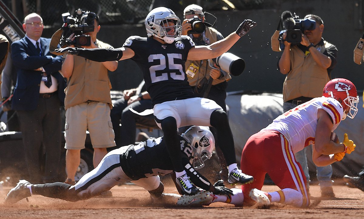 #Chiefs up big at the half in #Oakland. #Mahomes #Kelce #Watkins <a href="/KCStar/">The Kansas City Star</a>