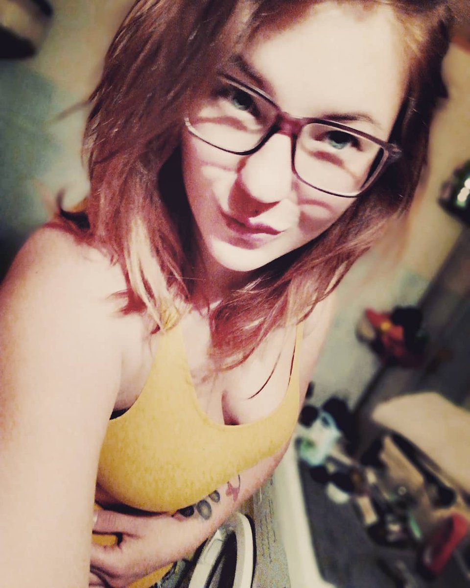 IamHeather3's tweet photo. I’m new here can someone please show me around😁😁😁 https://t.co/Om9EHaeCFG