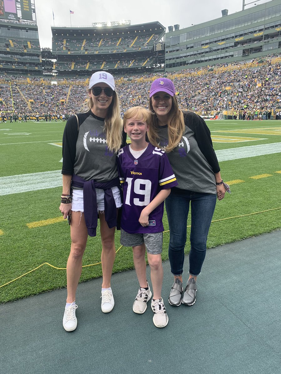 TheFrisbeeKid's tweet photo. Hey @athielen19 and @KirkCousins8 tell your wives I said hi #vikings #lambeau https://t.co/PQ12bN8NHC
