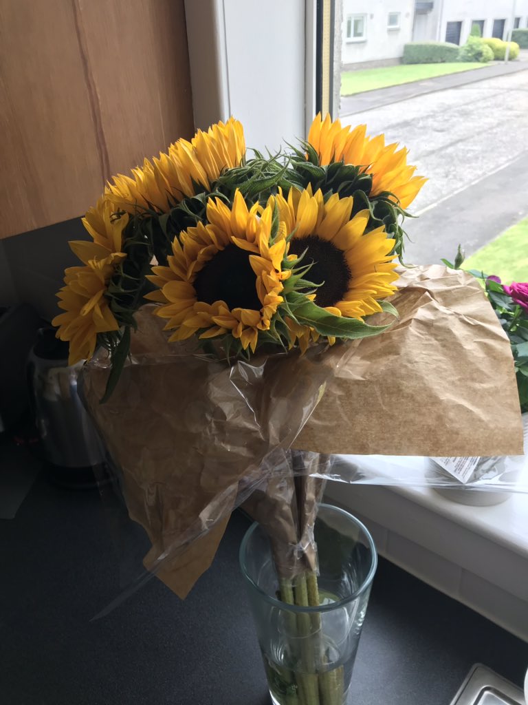 EmmaJackson1988's tweet image. Weekend...what weekend? Packing up one flat, moving furniture and my flat looking extremely bare, for a few days. #movinginweek #notstopped #queenoforganising