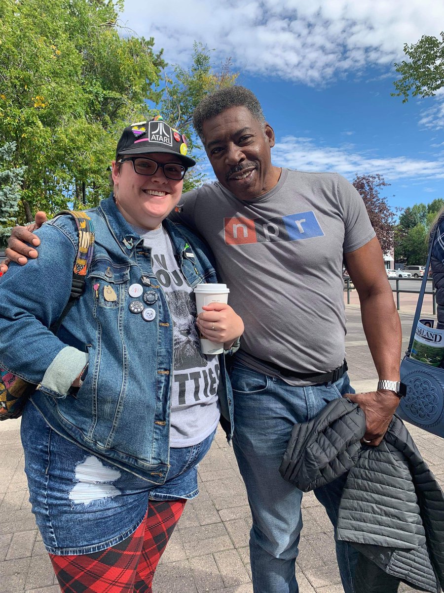 Ran into the phenomenal @Ernie_Hudson in downtown Calgary today! It was such a thrill to meet one of my childhood heroes 🥰😁 so excited for Ghostbusters 2020!
(Thanks to @hangarcat for taking this awesome picture)
#whoyougonnacall #Ghostbusters2020 #downtownyyc @Crackmacs