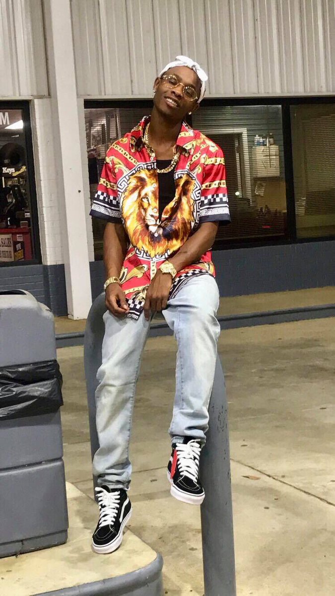 66_2Hott's tweet photo. I make broke look good, but I never said it felt good. #drip #sunday https://t.co/38SQQoWl0A
