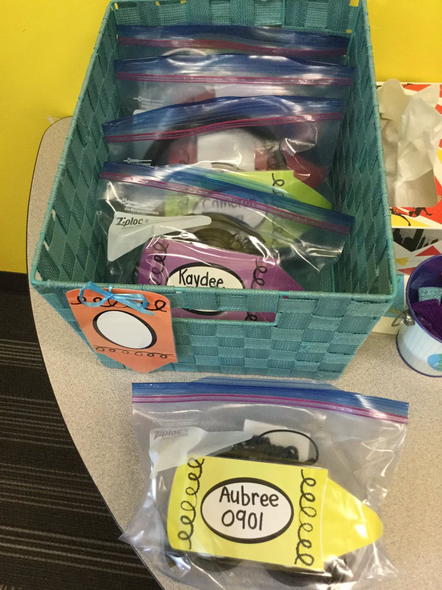 NicoleCornEDU's tweet photo. #Usd497excels teachers: Here is a way to organize headphones and passwords. Tape Go Quick Card inside the bag! Students keep their headphones in the basket with the corresponding picture. #AllStudentsOneTeam https://t.co/wMUr4mA5RZ