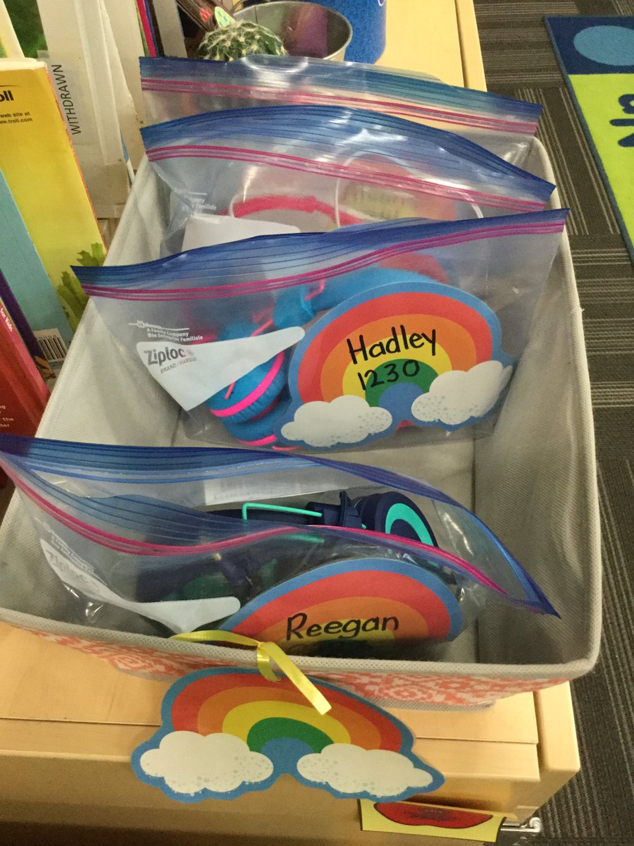 NicoleCornEDU's tweet photo. #Usd497excels teachers: Here is a way to organize headphones and passwords. Tape Go Quick Card inside the bag! Students keep their headphones in the basket with the corresponding picture. #AllStudentsOneTeam https://t.co/wMUr4mA5RZ