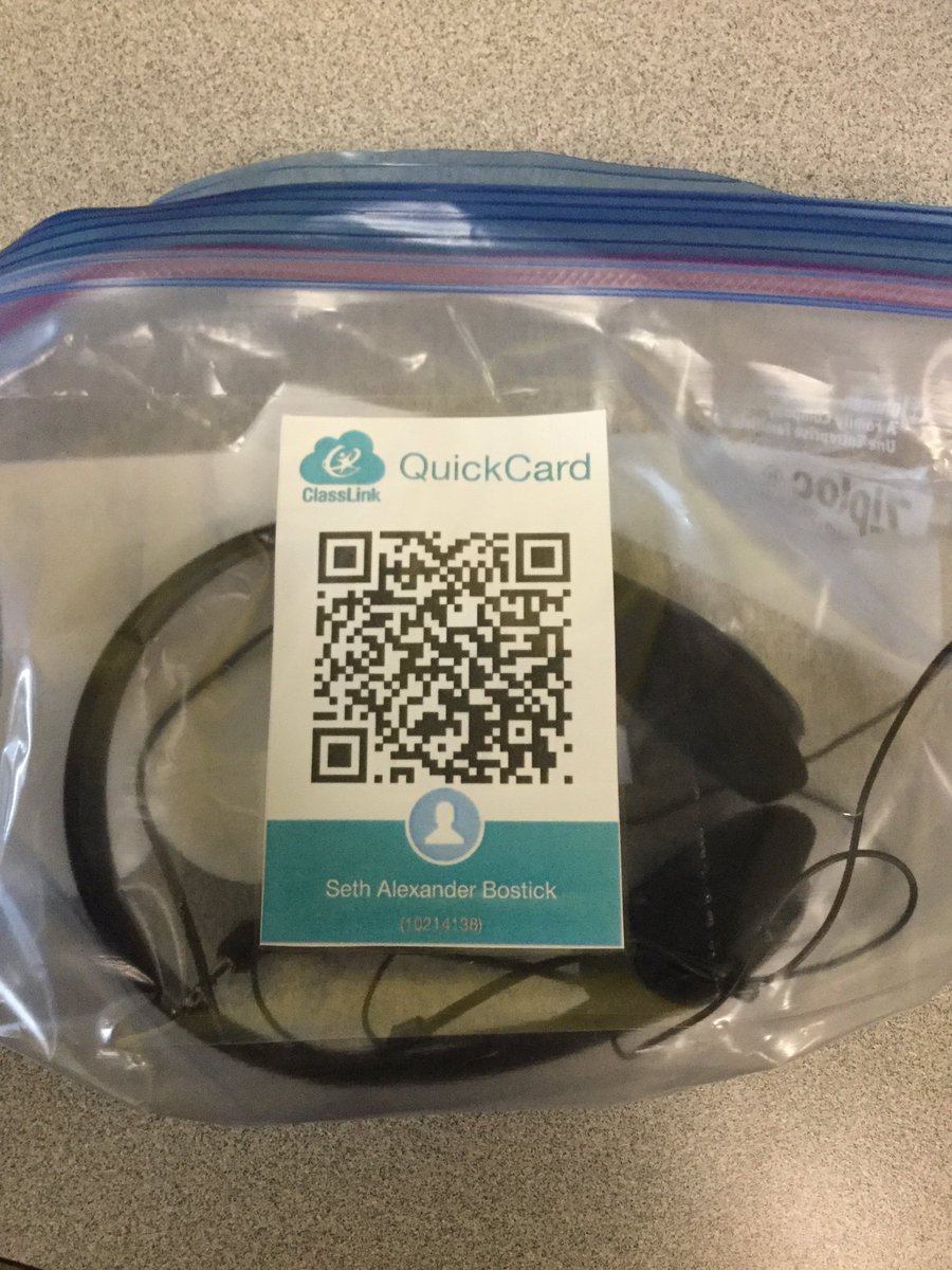 NicoleCornEDU's tweet photo. #Usd497excels teachers: Here is a way to organize headphones and passwords. Tape Go Quick Card inside the bag! Students keep their headphones in the basket with the corresponding picture. #AllStudentsOneTeam https://t.co/wMUr4mA5RZ