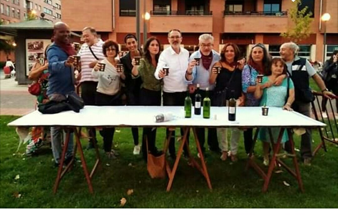 Un año más hemos podido disfrutar de multitud de actividades distribuídas por todos los rincones del barrio: degustaciones, verbenas, mercadillos, concursos, fiesta de la espuma, zumba para todas las edades...y mucho más.GRACIAS A TODOS LOS VECINOS "EL CUBO" POR HACERLO POSIBLE👏