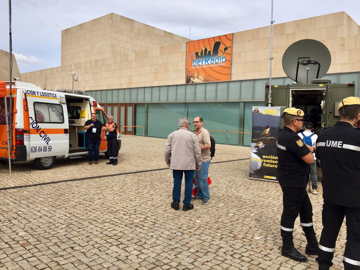 AdolfodeDie's tweet photo. Fin de semana visitando #IberRadio2019 saludando a colegas de afición y adquiriendo algún que otro material. https://t.co/Oi9jZaQPOr