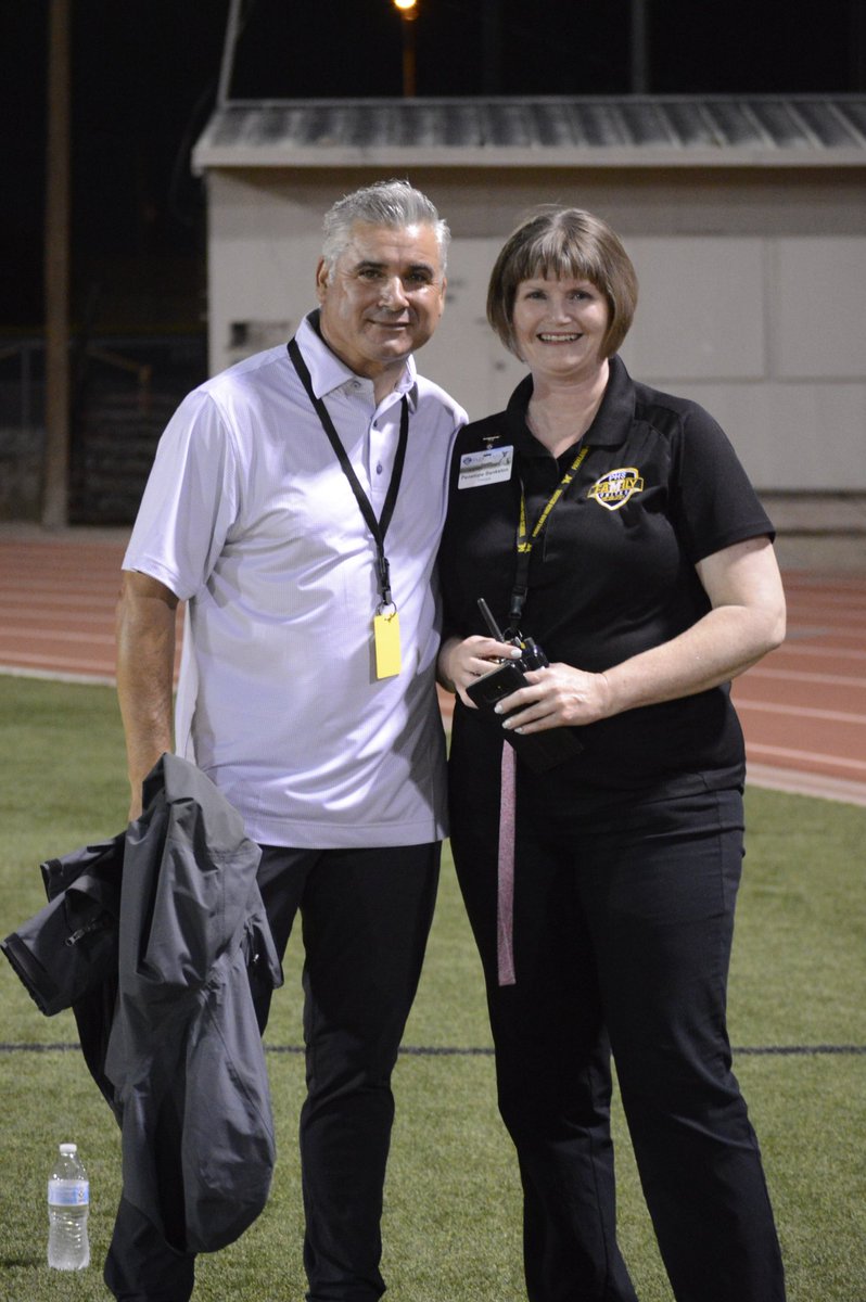 phsmatsfootball's tweet photo. Special thanks to Whataburger for their sponsorship and Mr. De La Torre for coming out to support us on Friday.

Go check out our albums on fb, El Paso Parkland Matador Football. Please give photo credits to @meophay7 

@PenelopeBankst2 
@YsletaISD 
@frontz_eric https://t.co/5pe29bEe6o