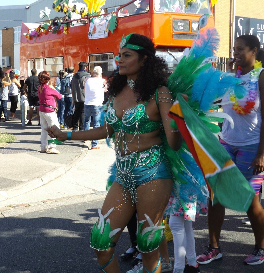 WestLondonMiddx's tweet photo. #PerivaleParade 2019
The parade moves along #BiltonRoad #Perivale
#StephenPound #EalingNorth #MP #DrAbdullahGulaid #MayorofEaling #CarivalQueen #IndianAutoRickshaw #Boxer
#Ealing https://t.co/my7PNljz1K