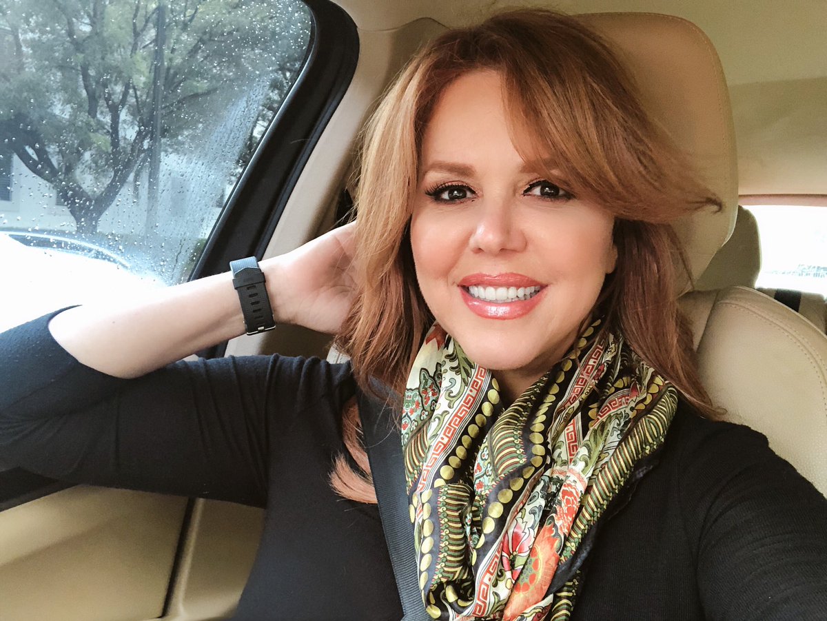 MariaCeleste's tweet photo. ESTA NOCHE los invito a ver #elsecretodeselena  po Telemundo a las 10/9pm C ¡La historia da una dramática giro! https://t.co/s0otzxNSKj