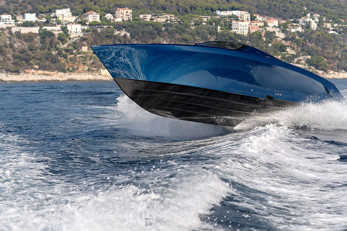 Performance, handling, stability and comfort have all been engineered to produce a thoroughly innovative powerboat.
#AM37 #AstonMartin #Powerboat