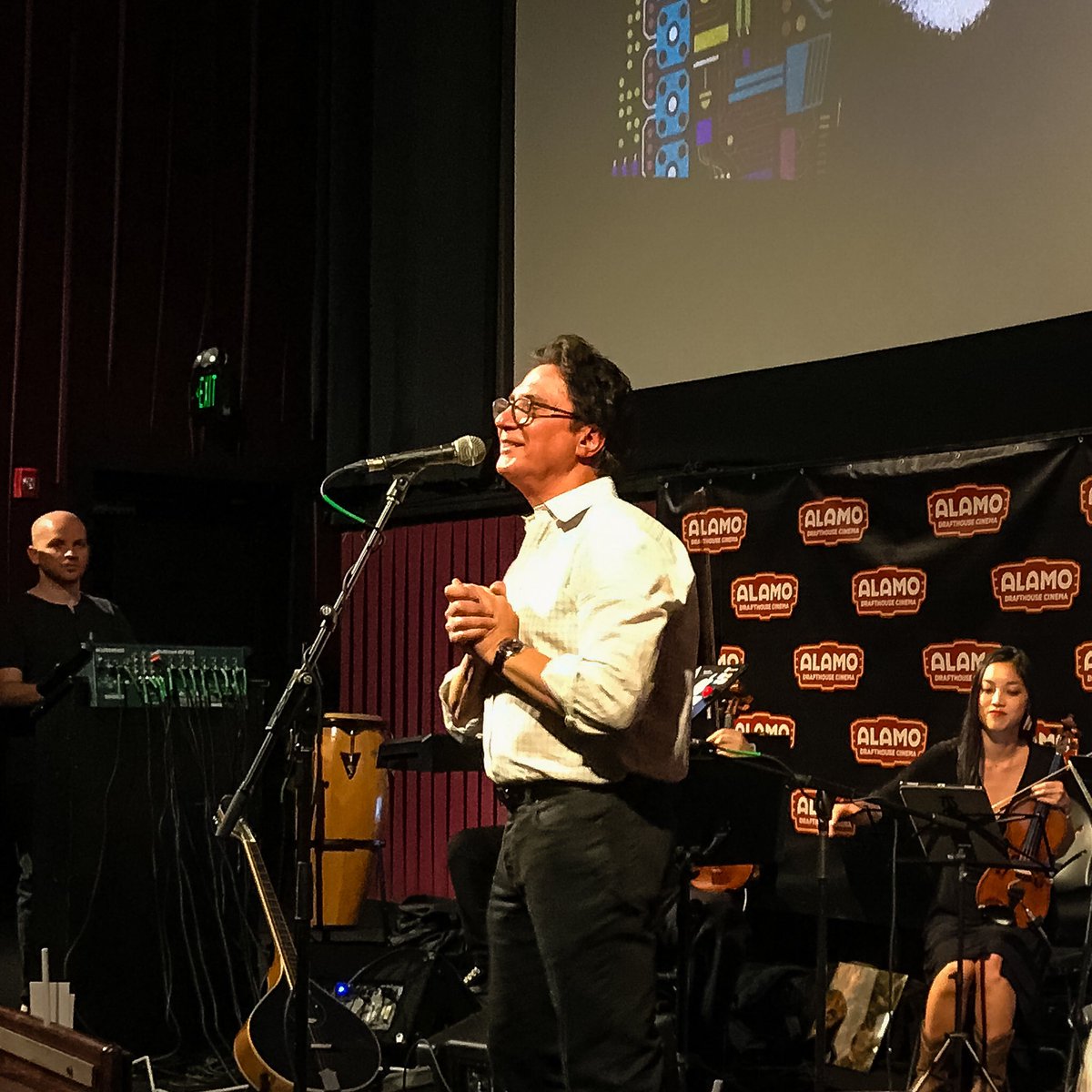 cosplayian's tweet photo. Composer Joseph LoDuca at the MondoCon 5 screening of Evil Dead.
#JosephLoDuca #MondoCon #MondoCon5 #EvilDead https://t.co/8DRLV0Anb4 https://t.co/pUirLySiaq