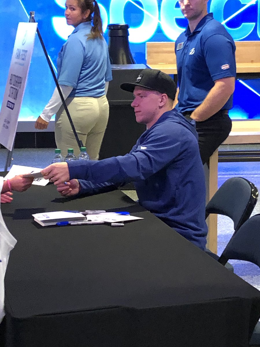 seaghost78's tweet photo. More Bolts at the autograph tables #BoltsFanFest https://t.co/wtJErKJqUc