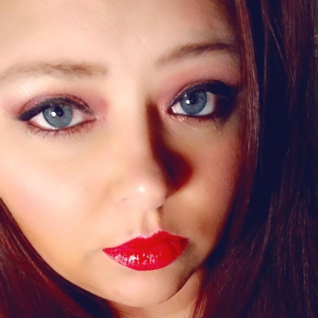 HisElfPrincess's tweet image. Boi-ing Cakeless Concealer takes the Cake loving the way it works on my skin #Benefit #Cakeless #perfectshade
#InLove