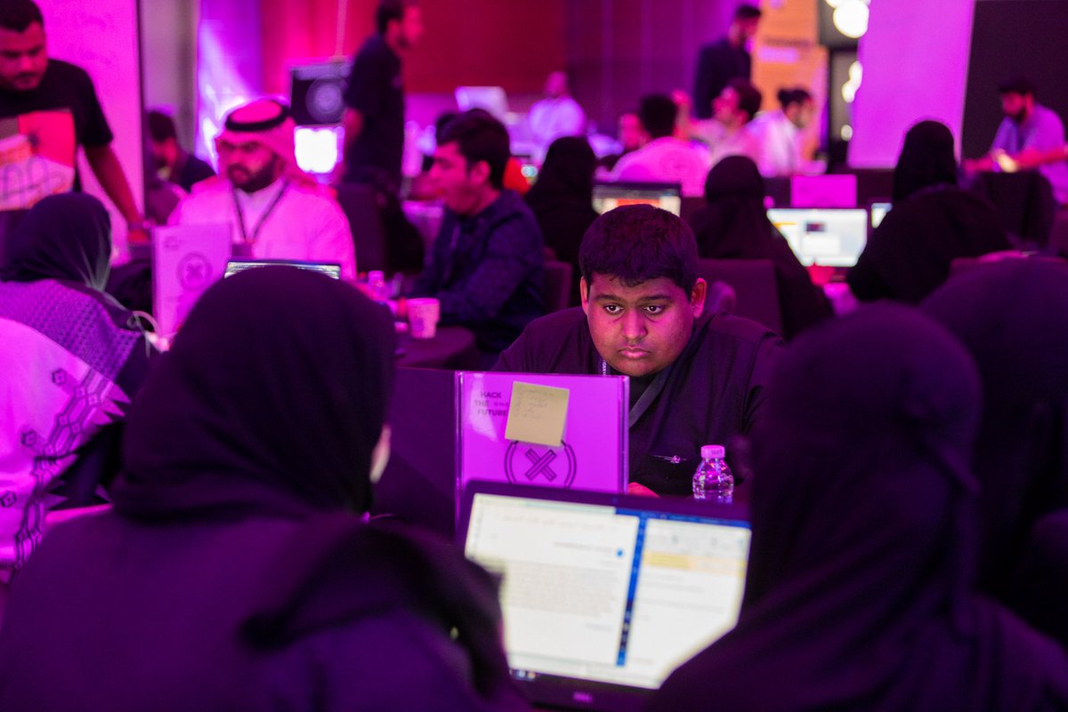 kla999's tweet photo. جانب من مشاركتنا وعرض المخرجات للجنة التقييم 👌💙 في تحدي
#JUNCTIONxKAUST
المقام في @KAUSTinnovation
لإيجاد حلول تقنية في @NEOM
والفكرة منصة لمعرفة مدى قابلية الطعام والفواكه للأكل باستخدام البيانات وتقنيات تعلم الآلة عبر تصويرها
@DataCommunitySA
#كلية_الحاسب_جامعة_أم_القرى https://t.co/ArQ9wY3kfY