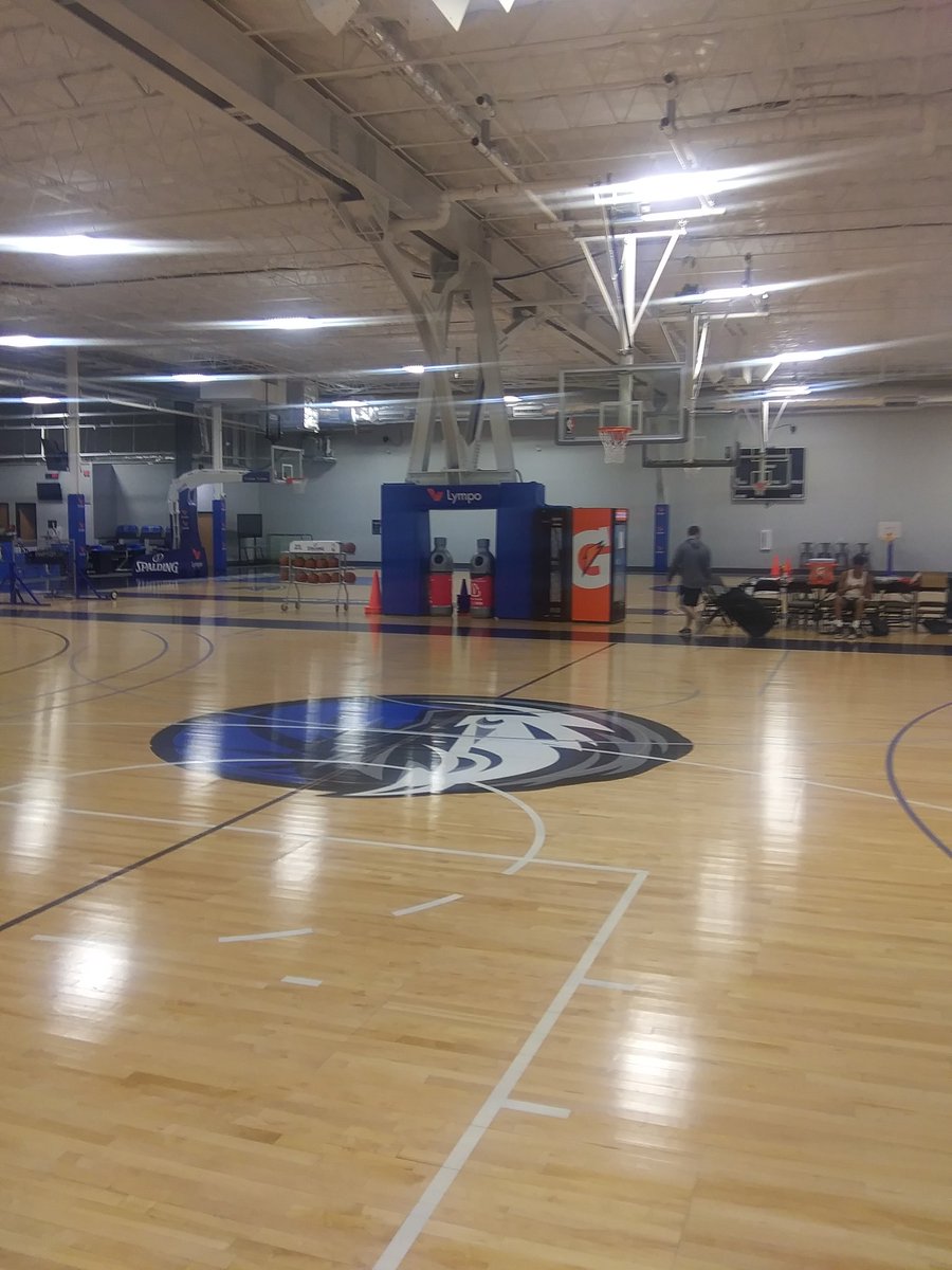 JosephMarioBro1's tweet photo. Great Opportunity to meet Texas Legend coaching staff... Hopefully I'll be apart of this oganization next year and meeting Jason Terry was great to ask question and learn how to scout talent... https://t.co/5qPwhf7fvR