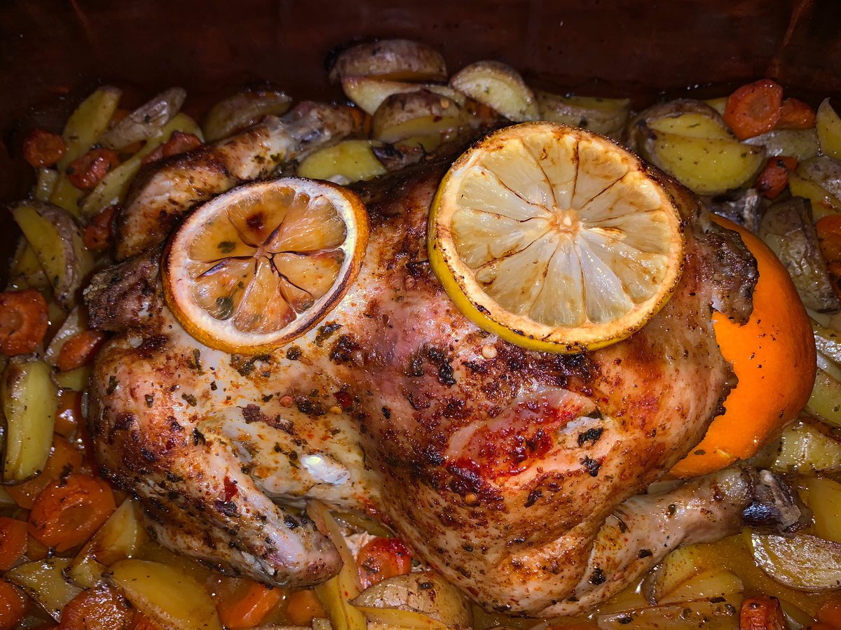 _Cheffrey's tweet photo. -Cheffrey👨🏿🍳 🍗🥔🥕🍊🍚
#Chicken #ChickenDish #ChickenLover #BakeChicken #Potato #Carrots #Orange #Rice #Dinner #FreshMarket
#ChefJeff👨🏿🍳 https://t.co/15FzBJozsS