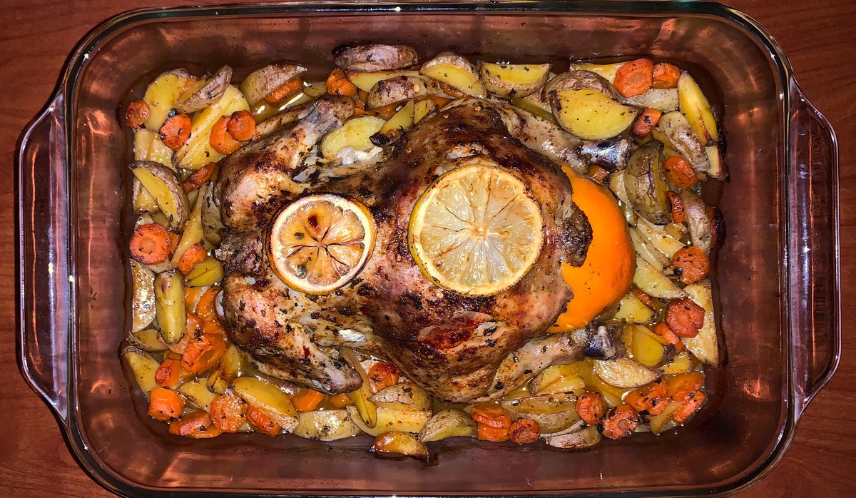 _Cheffrey's tweet photo. -Cheffrey👨🏿🍳 🍗🥔🥕🍊🍚
#Chicken #ChickenDish #ChickenLover #BakeChicken #Potato #Carrots #Orange #Rice #Dinner #FreshMarket
#ChefJeff👨🏿🍳 https://t.co/15FzBJozsS