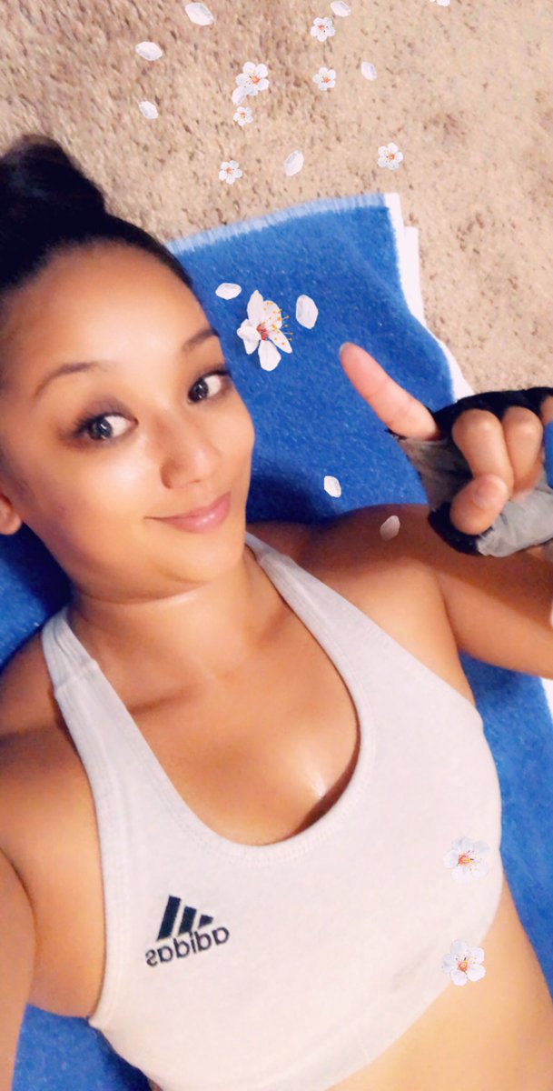 wond3r_barefoot's tweet image. Worked three of my jobs today and did a couple more @BodyRockTV videos. I’m pooped. #onebusybee #deploymentmanager #bartender #travelagent