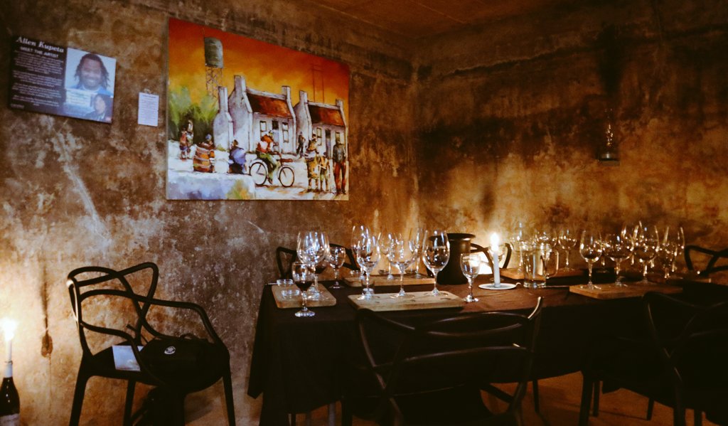 miss_dhanusha's tweet image. First time to @esona_thevery1 after trying their wines previously. This little boutique winery with a gorgeous cellar stole my heart with it's fantastic wine and sublime views. We did a lindt chocolate and wine pairing. 

#springsoiree #springwines #visitlangeberg