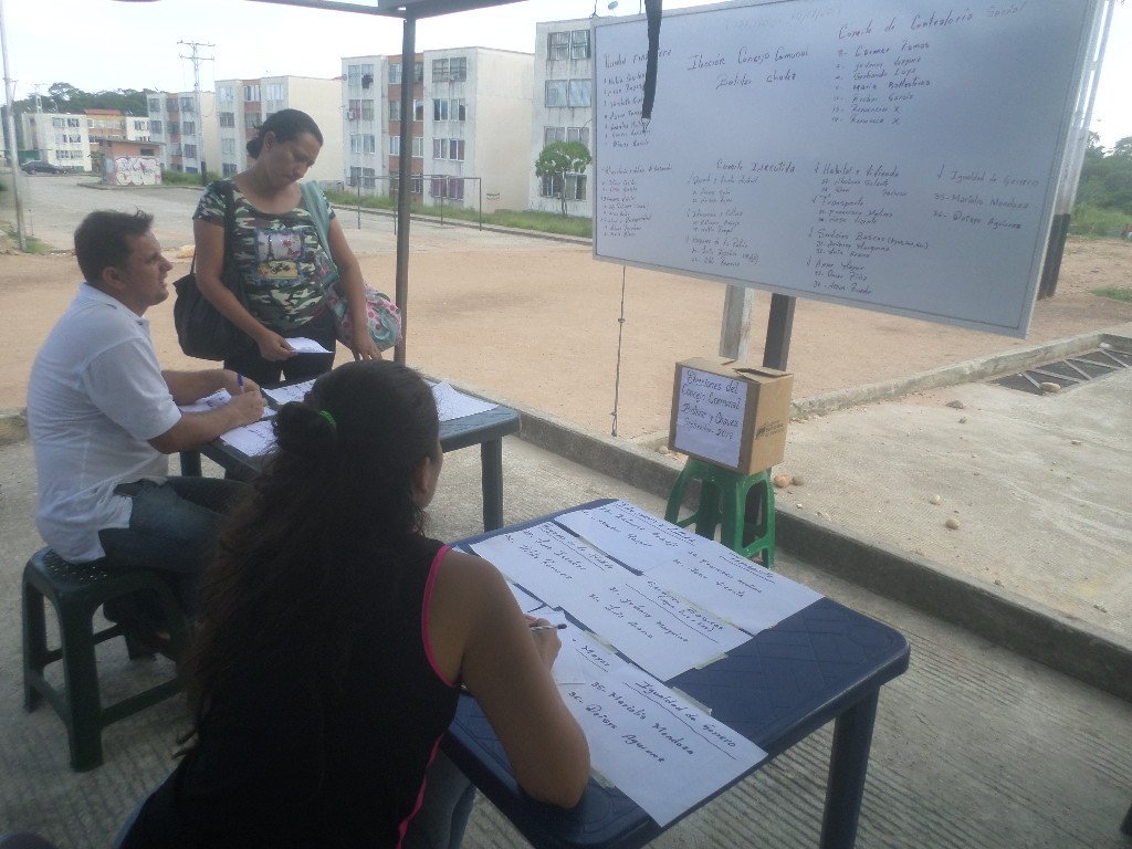 InfocomunalBA's tweet photo. #FiestaElectoral Los consejos comunales deben convertirse en un ejemplo de formación y producción, teniendo como referencia el desarrollo y expansión de las comunidades populares https://t.co/KRTXRAmGE7